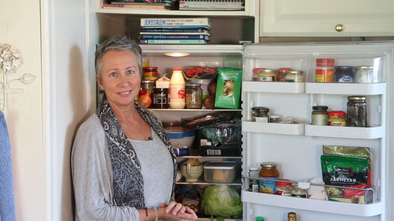 step1-cleaning-fridge-out