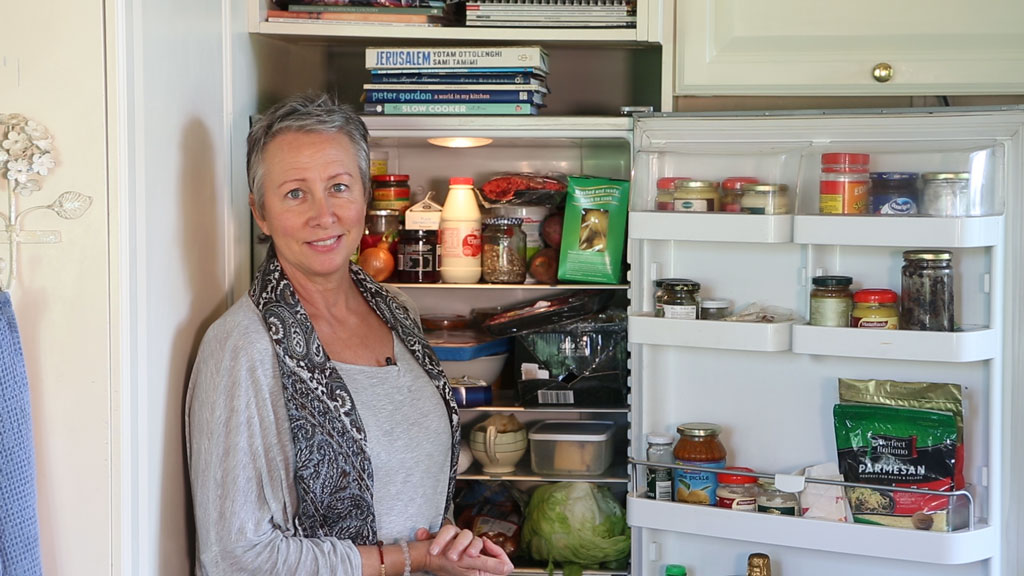 step1-cleaning-fridge-out